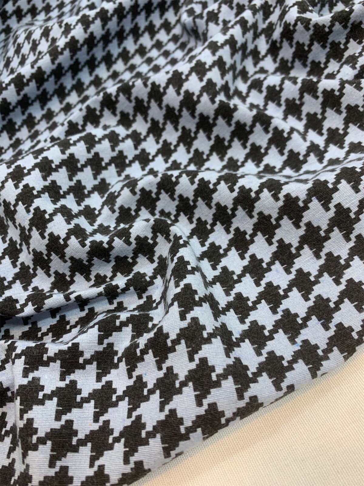 Açık Mavi Kazayağı Desenli %100 Pamuklu Kumaş