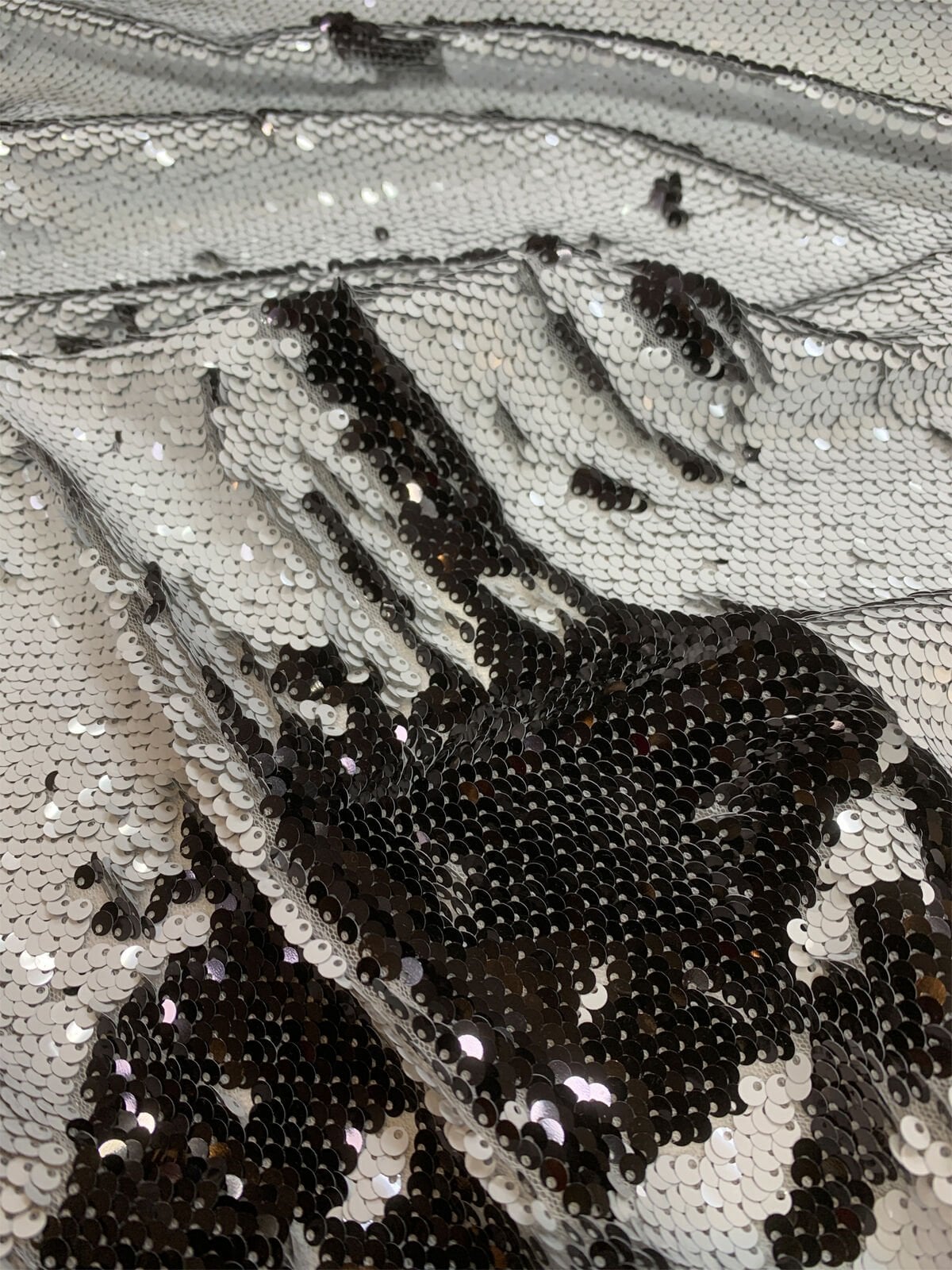 Siyah Beyaz Çift Taraflı Pul Payet Kumaş