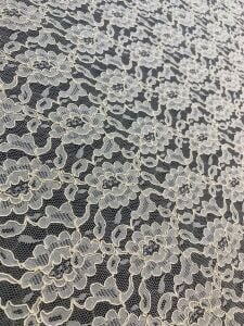 Krem Kordone Dantel Kumaş – Çiçek Desenli