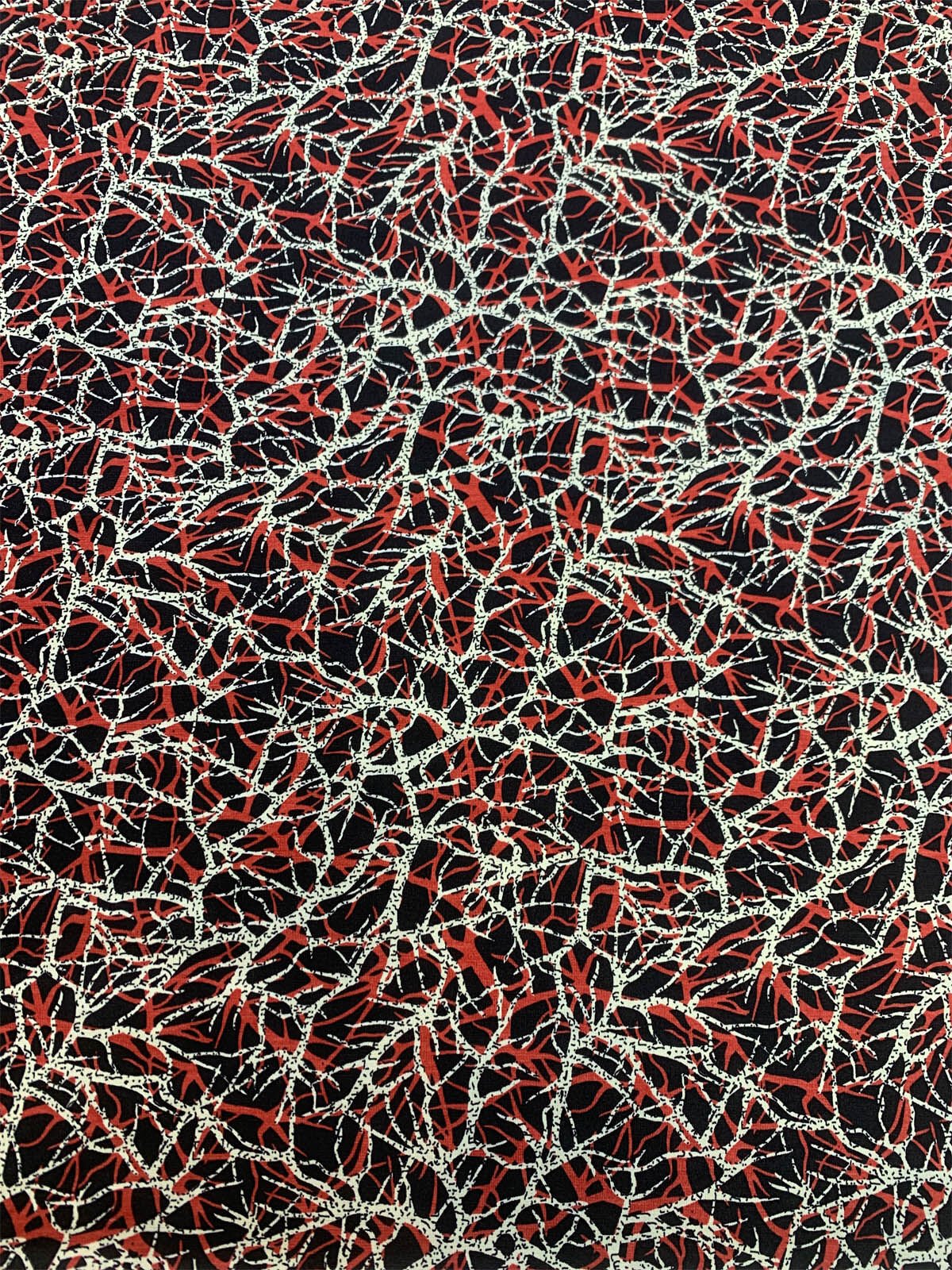 Desenli Viskon Penye Kumaş Dökümlü Esnek Elbiselik - Siyah Zemin Kırmızı Beyaz Soyut Desen