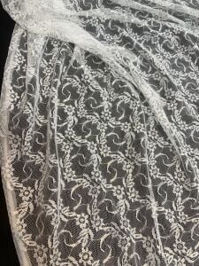 Ekru İnce Dantel Kumaş – Küçük Çiçek Desenli