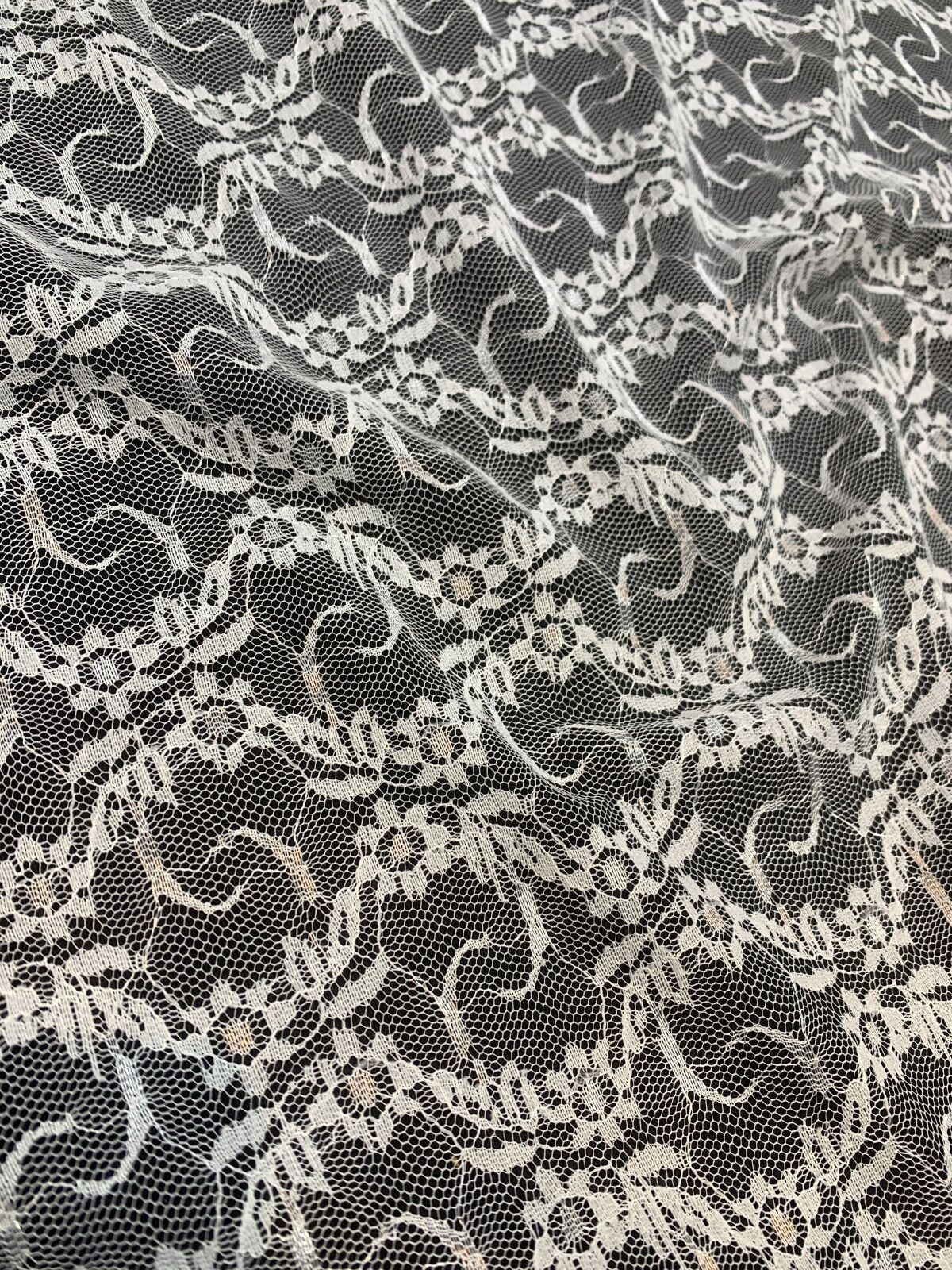 Ekru İnce Dantel Kumaş – Küçük Çiçek Desenli