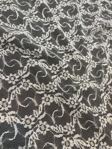 Ekru İnce Dantel Kumaş – Küçük Çiçek Desenli