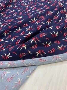 Desenli Viskon Penye Kumaş Dökümlü Esnek Elbiselik - Lacivert Kırmızı Dallı Desen