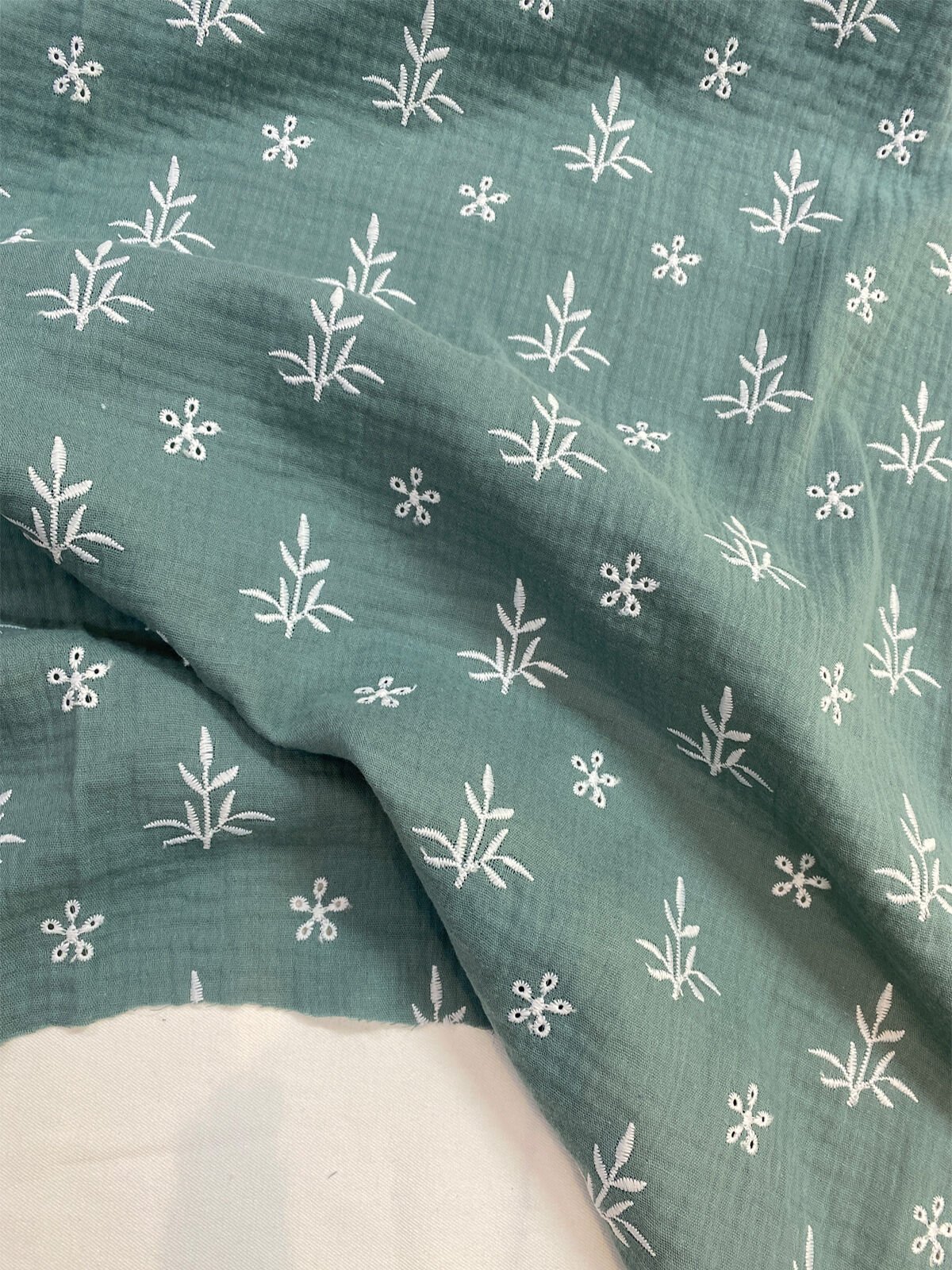 Nakış İşlemeli Müslin Kumaş Mint Yeşili