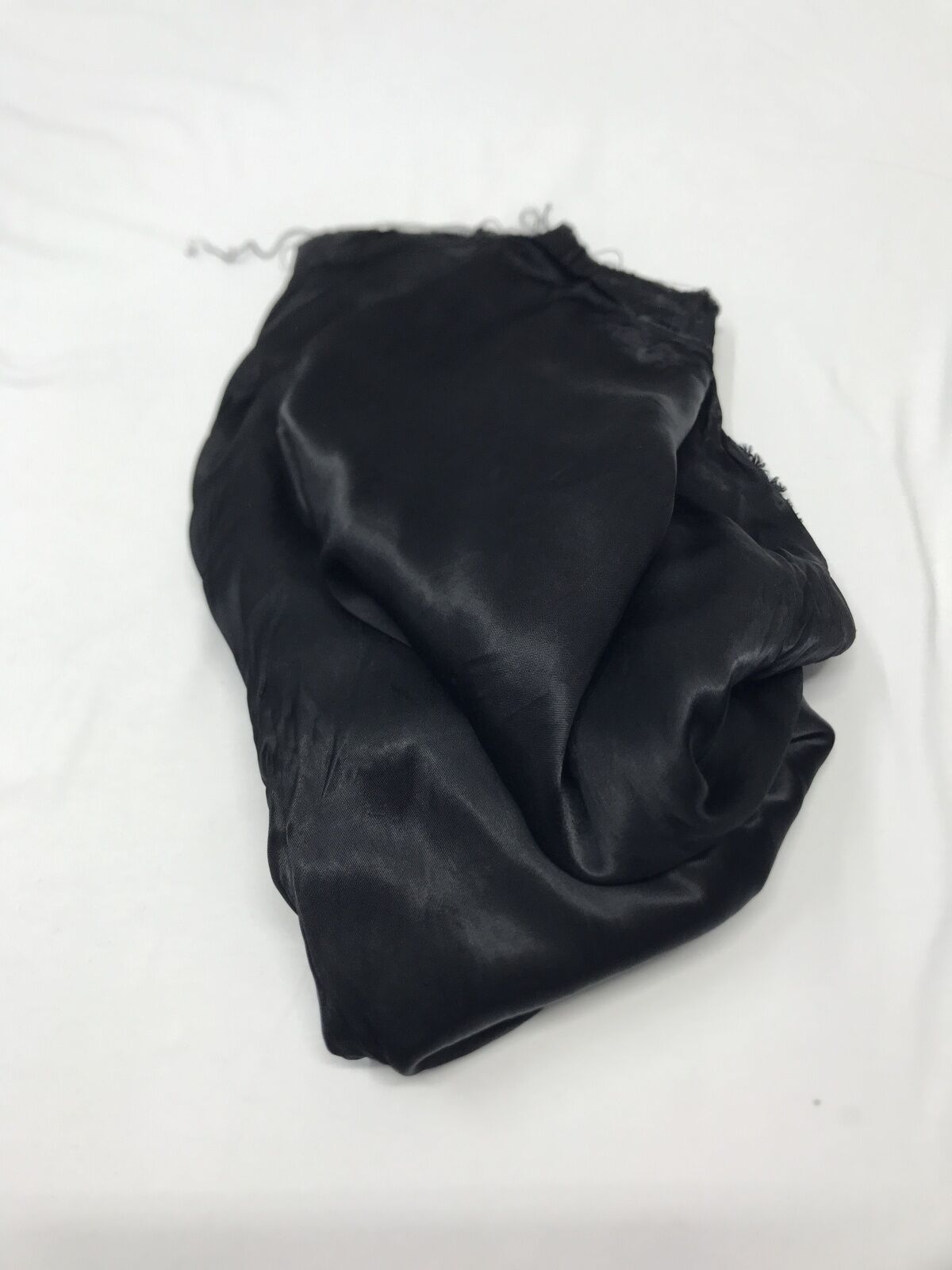 Saten  Viskon Kumaş, Parça 105x140 cm Siyah (KUMAŞTA KÜÇÜK DELİK VAR)