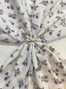 Nakış İşlemeli Lila Küçük Çiçek Desenli Pamuk Kumaş