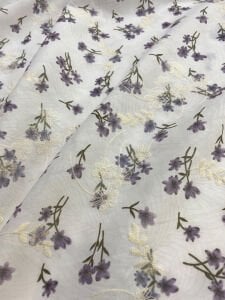 Nakış İşlemeli Lila Küçük Çiçek Desenli Pamuk Kumaş