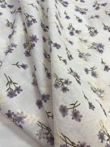 Nakış İşlemeli Lila Küçük Çiçek Desenli Pamuk Kumaş