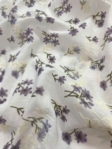Nakış İşlemeli Lila Küçük Çiçek Desenli Pamuk Kumaş