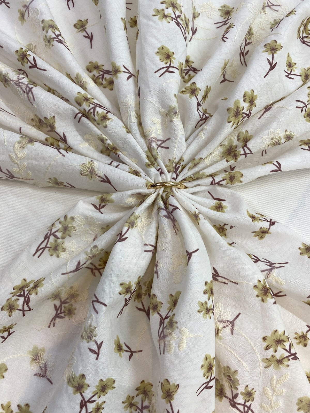 Nakış İşlemeli Hardal Küçük Çiçek Desenli Pamuk Kumaş