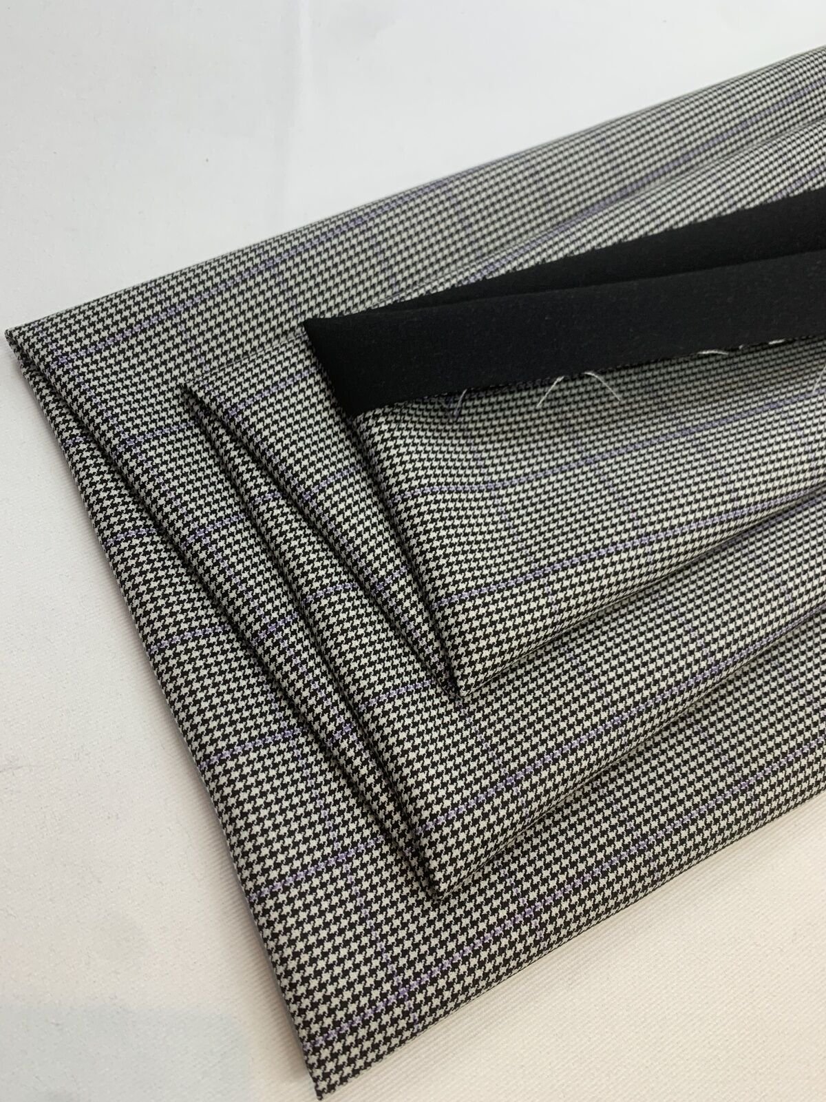 Ekose Kazayağı Desenli Klasik Takımlık Dış Giyim Kumaşı – Siyah Ekru